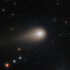 El Telescopio Espacial Hubble fue crucial para capturar imágenes de alta resolución de la fragmentación del núcleo del Cometa ATLAS, revelando el proceso de desintegración cometaria.