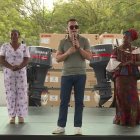 El presidente Daniel Noboa entregó en Esmeraldas 111 motores fuera de borda, 120 cédulas de identificación y cuatro registros de directivas.