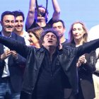 El presidente de Argentina, Javier Milei, reacciona durante el cierre de campaña del partido La Libertad Avanza el 23 de octubre de 2025, en Rosario (Argentina).