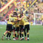 La plantilla de Barcelona SC festeja uno de sus tres goles ante Libertad, en el empate 3-3 jugado el 28 de junio de 2025.