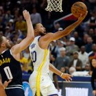 Stephen Curry sigue siendo estrella en la NBA y le da la victoria a los Warriors.