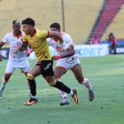 Joao Rojas y un golpe que hizo asustar a sus compañeros.