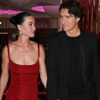 Katy Perry y Justin Trudeau saliendo de un restaurante en París.