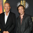 Jeremy Allen White y Bruce Springsteen en el estreno en Hollywood de "Springsteen: Deliver me from nowhere".