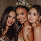 La Estrella de Octubre 2024 María José Silva, la reina Jenniffer Tutivén y la virreina Milena Bastidas..