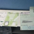 En el allanamiento de Durán se encontraron 22.000 especies de tránsito de 27 cantones, lo que evidenciaría una red de falsificación a nivel nacional.
 

* **77 vehículos** con **stickers falsos** fueron detectados recientemente en Guayaquil durante operativos de control de la ATM.
* En el allanamiento de Durán se encontraron **22.000 especies de tránsito** de **27 cantones**, lo que evidenciaría una red de falsificación a nivel nacional.