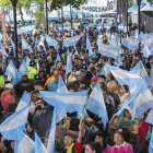 Distintas agrupaciones peronistas en las proximidades del búnker de Fuerza Patria el domingo, 26 de octubre de 2025, Buenos Aires (Argentina).