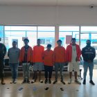 Agentes de la Policía Nacional ejecutaron un operativo en la cárcel El Inca, donde se detuvo a cinco reclusos y un funcionario por presunta vinculación con una red de extorsión.