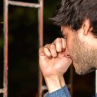 Los modelos tradicionales de masculinidad enfrentan una crisis ante la incertidumbre financiera y el aislamiento social