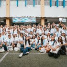 Equipo de Dove en la Unidad Educativa El Libertador. La iniciativa busca que los adultos reconozcan la fuerza y creatividad de las niñas, más allá de su apariencia.