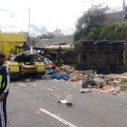 Equipos trabajan para liberar la vía tras el choque múltiple en Intervalles.