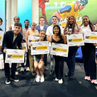Jóvenes beneficiarios, durante la entrega de los vehículos y las becas, donadas por Suzuki.