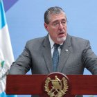 El presidente de Guatemala, Bernardo Arévalo de León, habla en una rueda de prensa este jueves, en el Palacio Nacional de la Cultura en Guatemala.