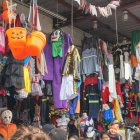 Las tendencias del cine y las plataformas de streaming se toman las "perchas" del centro de la ciudad.