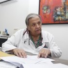 El doctor José Guevara denuncia que la salud pública adeuda millones a Interhospital, un centro médico ubicado en la ciudadela Los Ceibos, en Guayaquil.