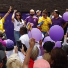 Las asambleístas de ADN, Inés Alarcón, Natali Morillo, entre otras, dirigieron una caminata de apoyo a la consulta popular de Daniel Noboa.