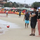 Los balnearios de Santa Elena empezaron a recibir a los miles de turistas que han acudido a disfrutar de las playas.