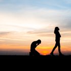 Cuando no dejamos ir, la ausencia se vuelve pesada