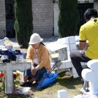 Comunas de Calderón mantienen viva la costumbre de recordar a los difuntos con rituales ancestrales.