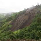 Se estima que 62.000 metros cúbicos de lodo y piedras descendieron hasta el río Chambo.