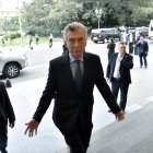 El expresidente de Argentina, Mauricio Macri (c), fue captado el pasado 23 de octubre a su llegada al Teatro Colón, en Buenos Aires.