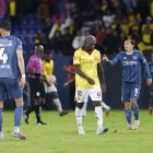 La frustración de los jugadores de Barcelona SC tras el empate ante Universidad Católica.