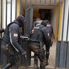 Loja - La provincia de Loja, conocida por su tranquilidad, atraviesa un año difícil. En lo que va del 2025 se han registrado 24 muertes violentas, una cifra que marca un incremento del 26 % respecto al año anterior. Así lo confirmó Luis Merino, jefe de Criminalística, quien reconoce que detrás de estos crímenes hay un trasfondo que va más allá de lo común: el narcotráfico y las disputas entre grupos delictivos que intentan ganar terreno en el sur del país.ag-externos