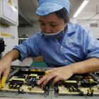 Un empleado trabaja en la línea de producción de una fábrica de televisión bajo el Grupo Zhaochi en Shenzhen, China, 8 de agosto de 2019. Fotografía tomada el 8 de agosto de 2019. REUTERS / Jason Lee USA-TRADE / CHINA-FABRICANTES




An employee works on the production line of a television factory under Zhaochi Group in Shenzhen, China August 8, 2019. Picture taken August 8, 2019. REUTERS/Jason Lee USA-TRADE/CHINA-MANUFACTURERS