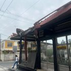 Así quedó la estación de la Metrovía tras el impacto.