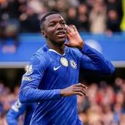 Moisés Caicedo destaca en recuperación y anotando con Chelsea en la Premier League.