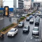 El centro de Guayaquil amaneció con calzada mojada por recientes precipitaciones.