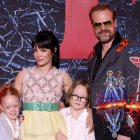 David Harbour y Lily Allen. Una gala en la que estuvieron acompañados de los hijos de la cantante. David tiene una postura sobre no tener hijos.