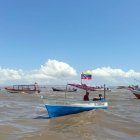 Fotografía tomada el 20 de septiembre de 2025, de un grupo botes al navegar en Cumaná (Venezuela).