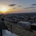 Palestinos desplazados en el campamento de Khan Yunis, en el sur de la Franja de Gaza, el 18 de junio de 2024.