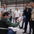 El CNE informó que más de 825 observadores nacionales e internacionales han sido acreditados para vigilar el desarrollo de la consulta popular y el referéndum.