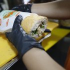 Sánduche de pernil, uno de los más tradicionales y buscados en los locales emblemáticos de Quito.