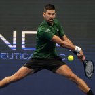 El tenista serbio busca superar el centenar de títulos ganándole la final a un siempre complicado Lorenzo Musetti.