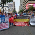 Un plantón que los jubilados realizaron en mayo de 2025, en el centro de Guayaquil.