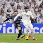 El uruguayo Federico Valverde en dominio del balón en Real Madrid vs. Rayo Vallecano.