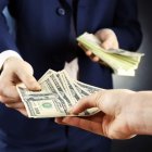 El próximo año, el 33 % de los ingresos que requiere el país vendrá de más endeudamiento, no de una producción real.