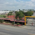 Realidad. Aunque EXPRESO pudo hacer tomas externas y aéreas del CEAR, manteniendo la distancia, no se pudo constatar el estado en el que encuentran las infraestructuras deportivas.