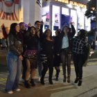 Ambiente en los exteriores del estadio Atahualpa precio al concierto de Shakira.