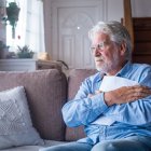 El IESS enfrenta una brecha financiera que cubre solo la mitad de las pensiones proyectadas para 2025.