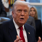 El presidente Donald Trump se dirige a la prensa tras la juramentación de Sergio Gor como nuevo embajador de EE. UU. en India