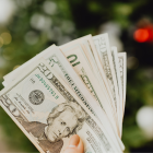 Trabajadores públicos deben recibir el décimo tercer sueldo hasta el 14 de noviembre, según el decreto del presidente Daniel Noboa.