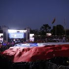 La candidata a la Presidencia de Chile, Jeannette Jara, participa durante un evento de cierre de campaña este martes, en Santiago (Chile).