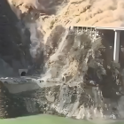 Imágenes muestran la nube de polvo tras la caída de la estructura moderna en China.