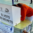 Las personas privadas de libertad votan este jueves 13 de noviembre.