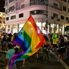 Simpatizantes de Pachakutik recorren la avenida Nueve de Octubre en Guayaquil durante el cierre de campaña.