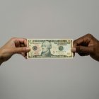 El IESS anunció que adelantará el pago de pensiones para miles de jubilados en el país.